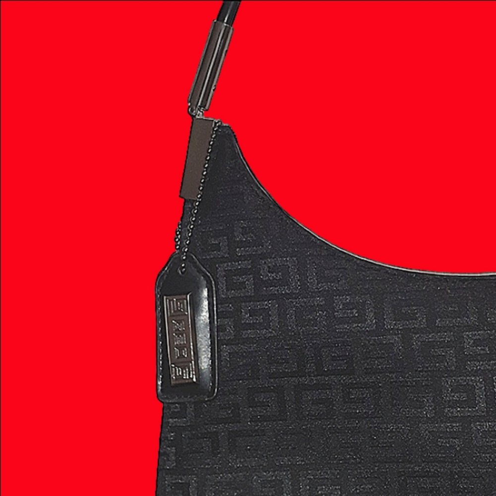 A Classic Black Shoulder Bag! Very Chic!